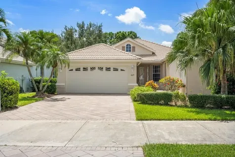 669 SW Lake Charles Circle Port St. Lucie FL 34986