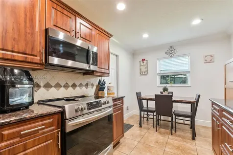 9021 NW 13th Street Plantation FL 33322