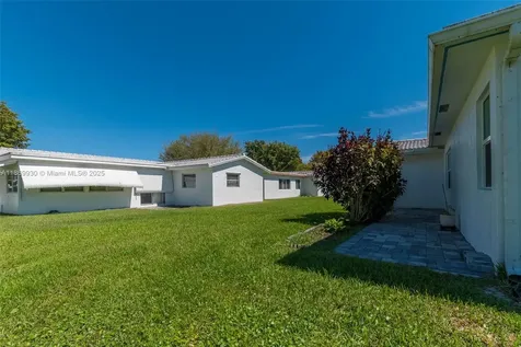 9021 NW 13th Street Plantation FL 33322