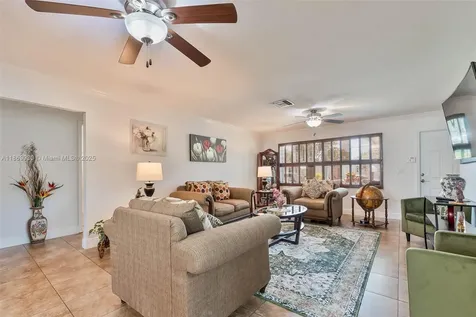 9021 NW 13th Street Plantation FL 33322