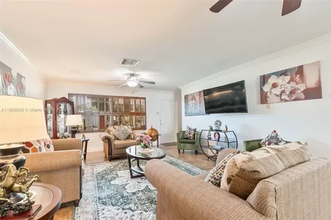 9021 NW 13th Street Plantation FL 33322