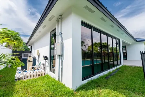 9235 SW 42nd Street Miami FL 33165