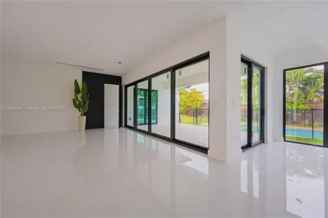 9235 SW 42nd Street Miami FL 33165