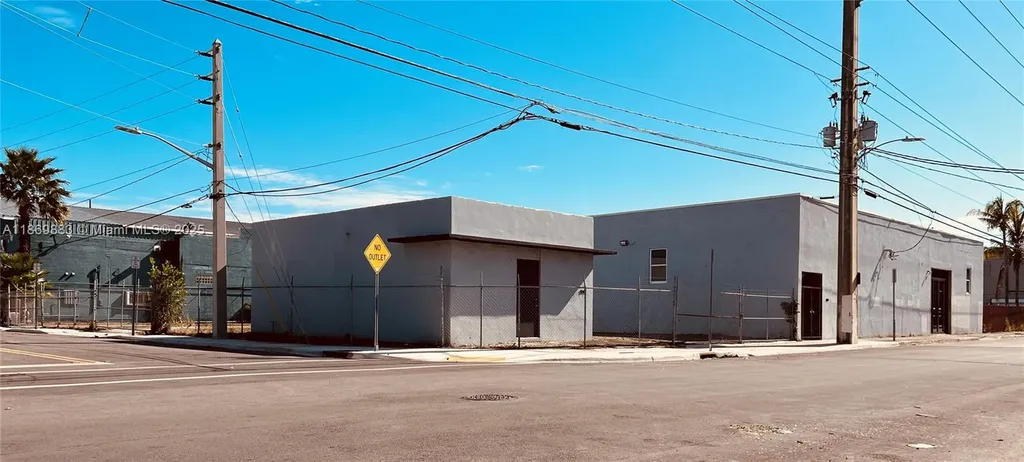 1031 NW 21st Street Miami FL 33127