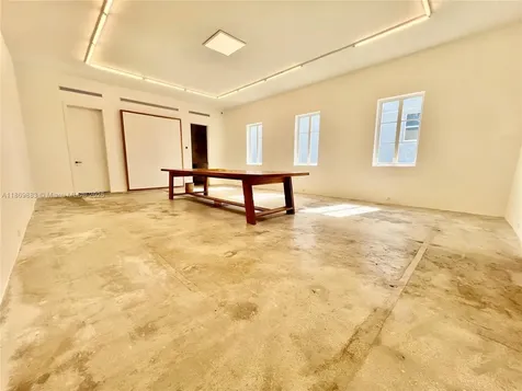 1031 NW 21st Street Miami FL 33127