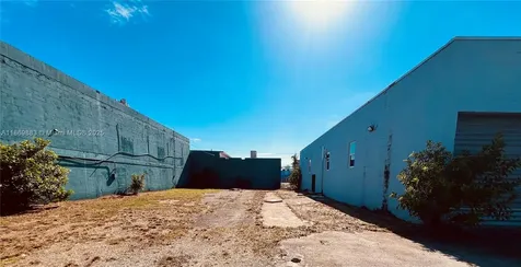 1031 NW 21st Street Miami FL 33127