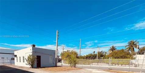 1031 NW 21st Street Miami FL 33127