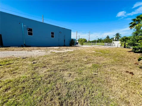 1031 NW 21st Street Miami FL 33127