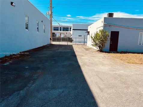 1031 NW 21st Street Miami FL 33127