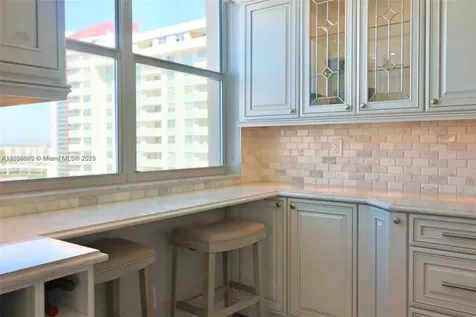 Hallandale Beach FL 33009