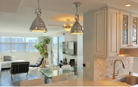 Hallandale Beach FL 33009
