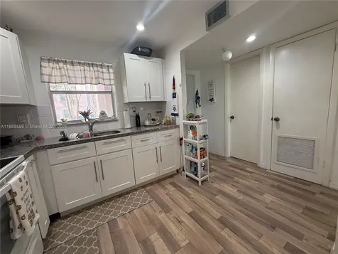 9581 Sunrise Lakes Boulevard Sunrise FL 33322