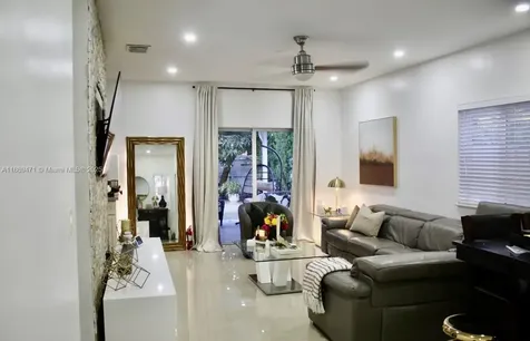 909 NE 41st Terrace Homestead FL 33033