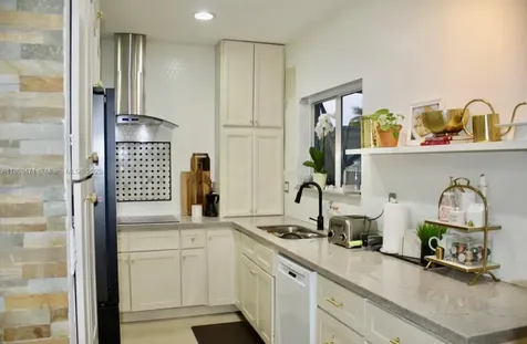 909 NE 41st Terrace Homestead FL 33033