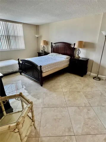 Hallandale Beach FL 33009