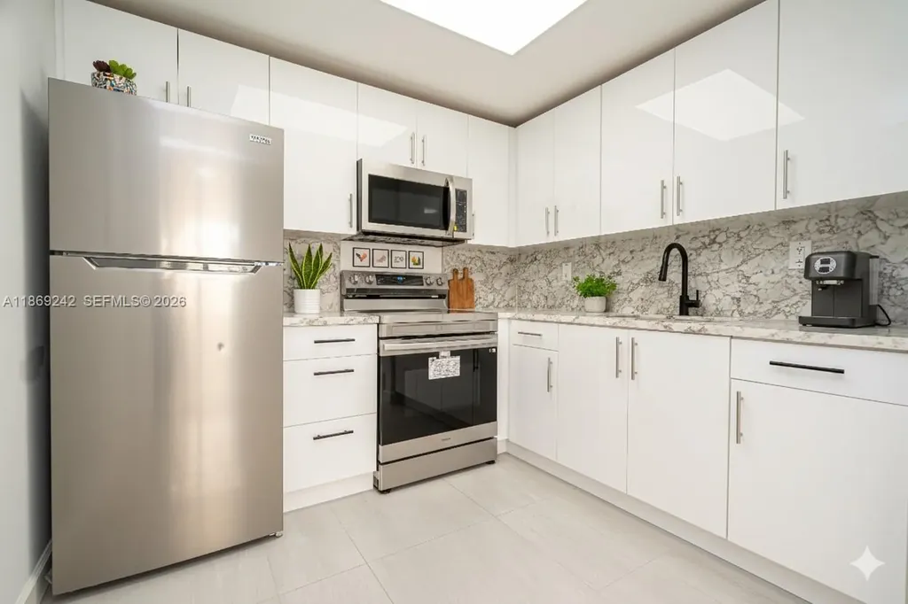 402 Capri I Delray Beach FL 33484