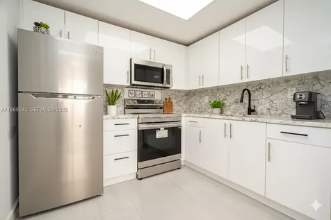 402 Capri I Delray Beach FL 33484
