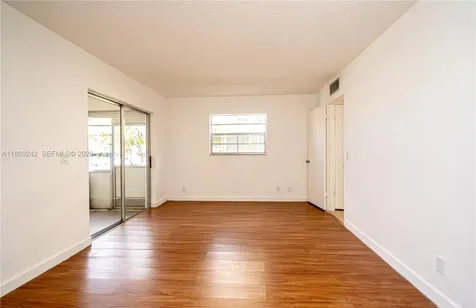 402 Capri I Delray Beach FL 33484
