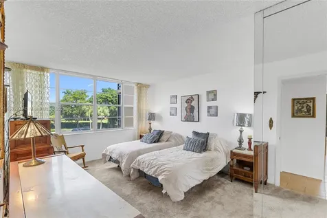 1000 Saint Charles Place Pembroke Pines FL 33026