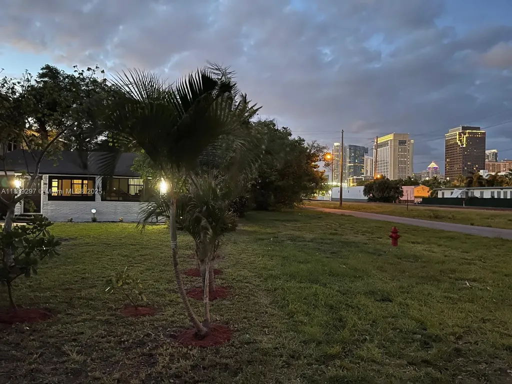 207 SW 11th Street Fort Lauderdale FL 33315