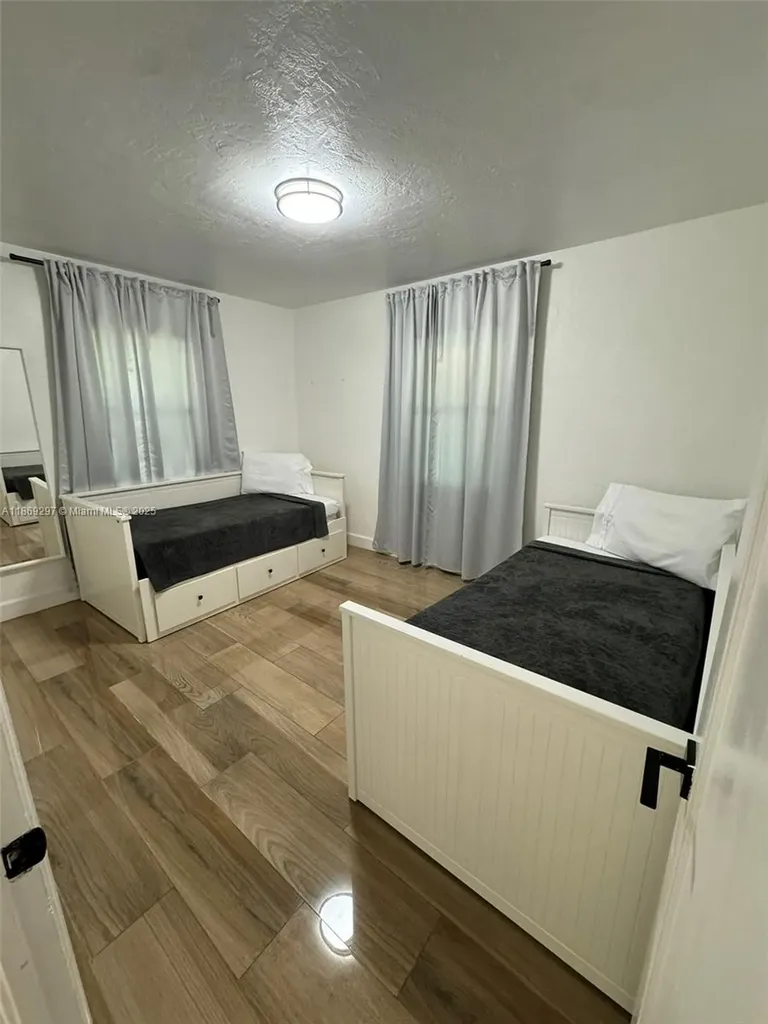 207 SW 11th Street Fort Lauderdale FL 33315