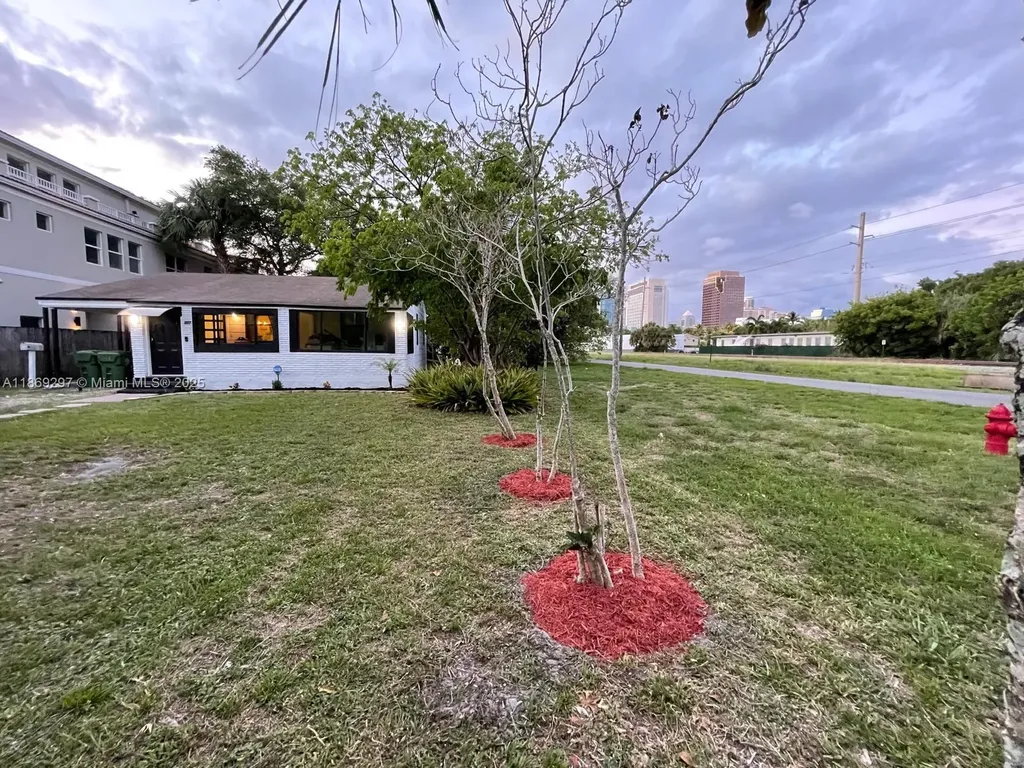 207 SW 11th Street Fort Lauderdale FL 33315
