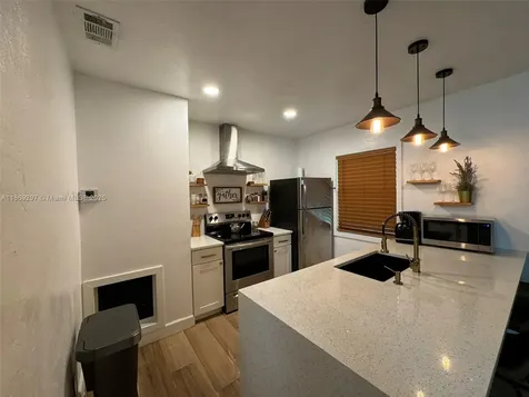 207 SW 11th Street Fort Lauderdale FL 33315