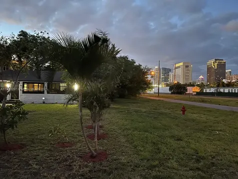 207 SW 11th Street Fort Lauderdale FL 33315