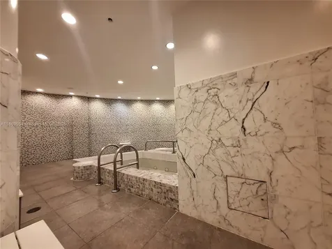 253 NE 2nd Street Miami FL 33132