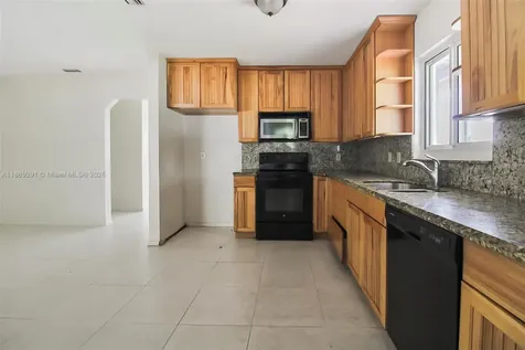 846 NW 10th Avenue Dania Beach FL 33004