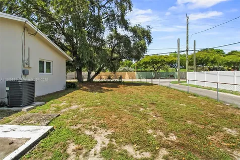 846 NW 10th Avenue Dania Beach FL 33004
