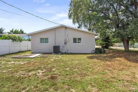 846 NW 10th Avenue Dania Beach FL 33004