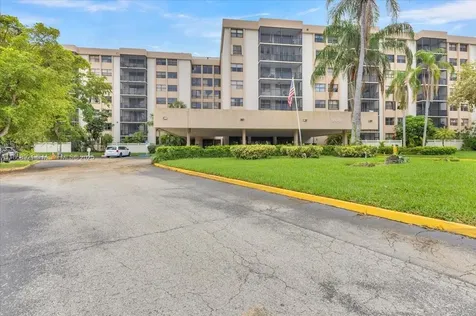 900 NE 195th Street Miami FL 33179