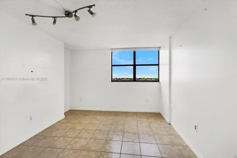 900 NE 195th Street Miami FL 33179