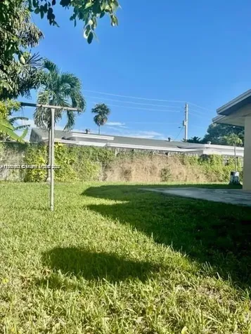 310 SW 10th Terrace Hallandale Beach FL 33009