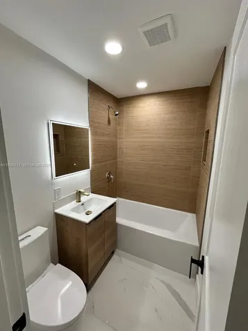241 NE 55th Street Oakland Park FL 33334