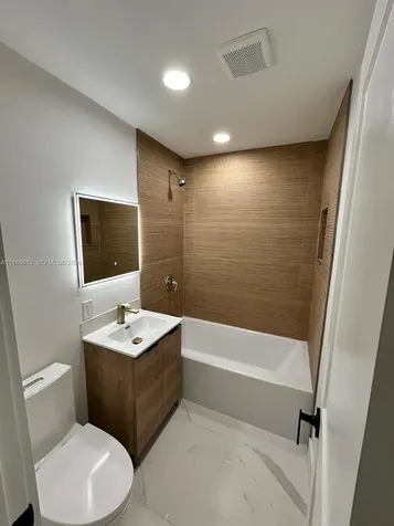 241 NE 55th Street Oakland Park FL 33334