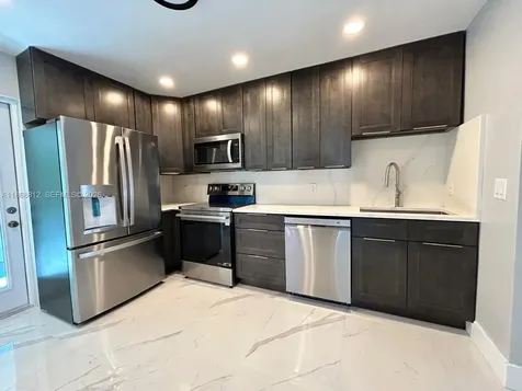 241 NE 55th Street Oakland Park FL 33334