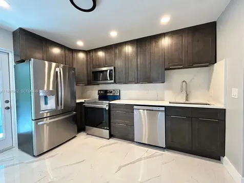 241 NE 55th Street Oakland Park FL 33334