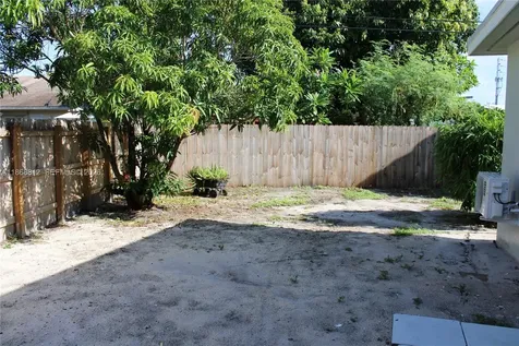 241 NE 55th Street Oakland Park FL 33334