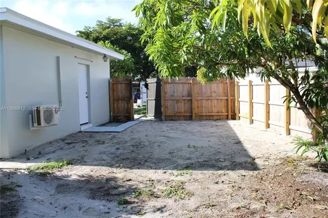 241 NE 55th Street Oakland Park FL 33334