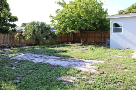 241 NE 55th Street Oakland Park FL 33334