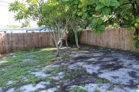 241 NE 55th Street Oakland Park FL 33334