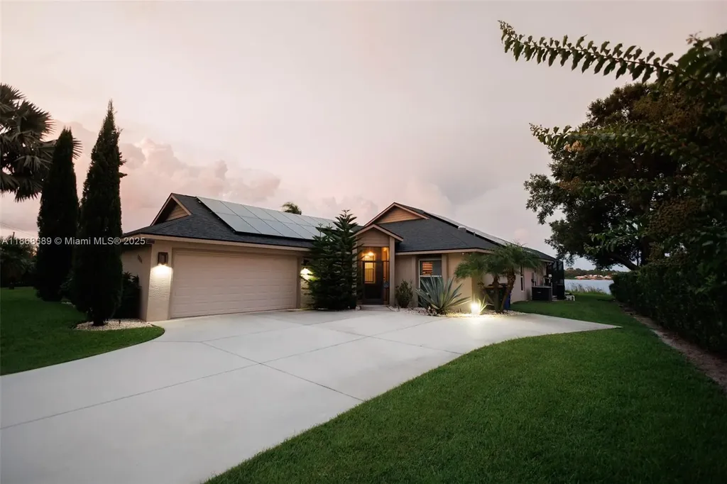 1058 Lake Carrie Drive Lake Placid FL 33852