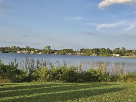 1058 Lake Carrie Drive Lake Placid FL 33852