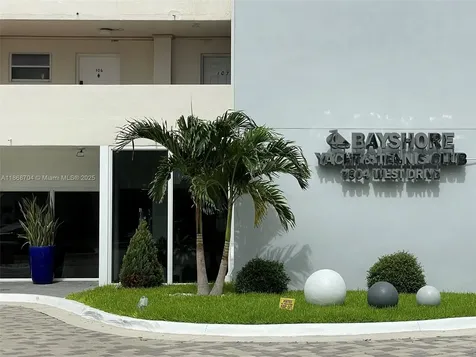 7904 West Drive Miami Beach FL 33141