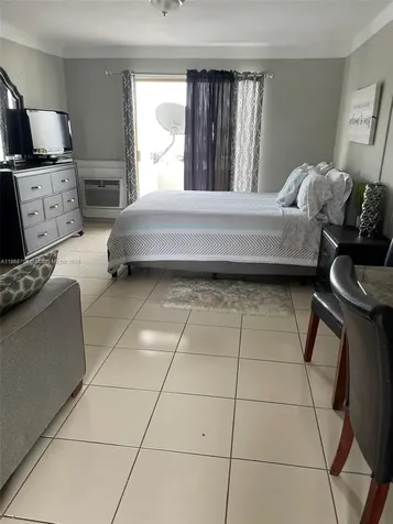 7904 West Drive Miami Beach FL 33141