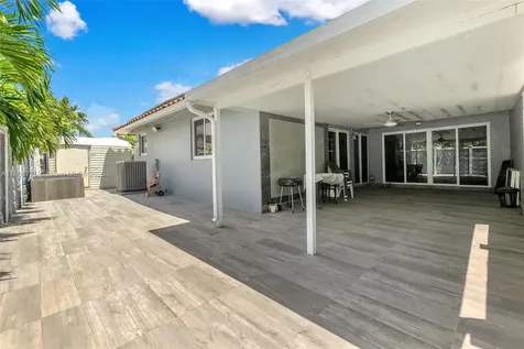 910 NW 133rd Avenue Miami FL 33182