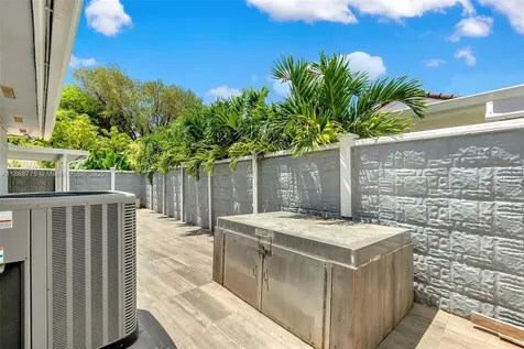 910 NW 133rd Avenue Miami FL 33182
