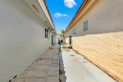 910 NW 133rd Avenue Miami FL 33182